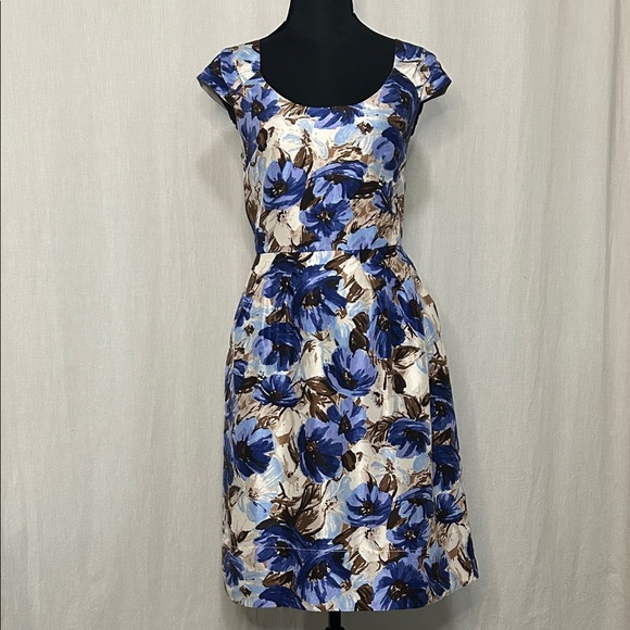 Banana Republic Dresses & Skirts - Banana Republic Floral Dress - Scoop Neck | Size 4 | Elegant Print